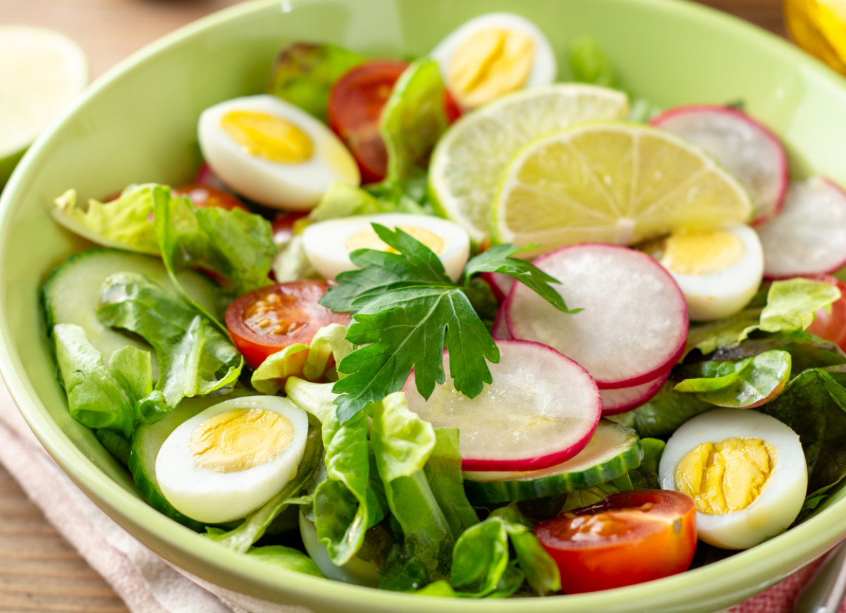 Sałatka wiosenna z rzodkiewką