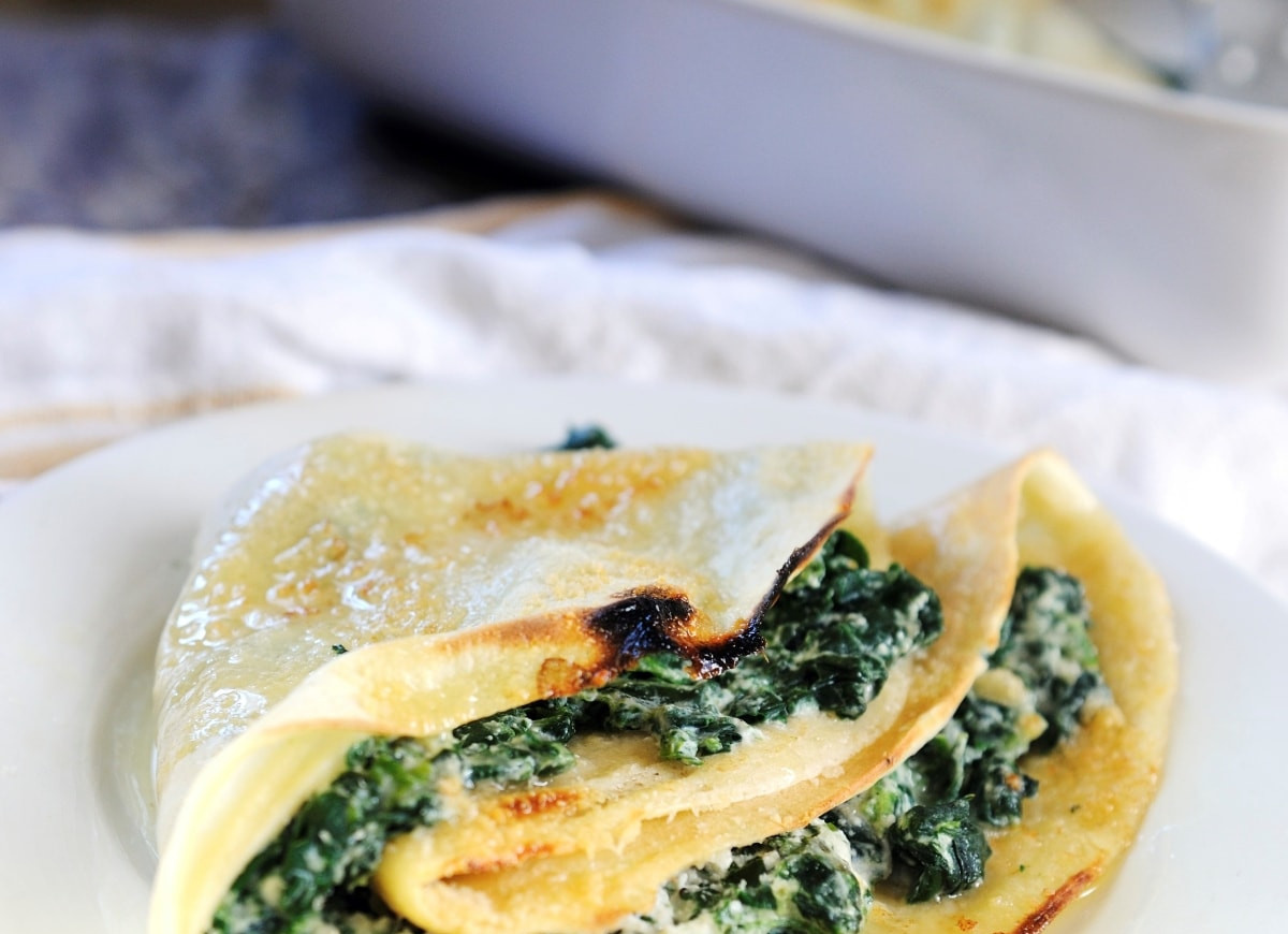 Naleśniki ze szpinakiem i białym serem