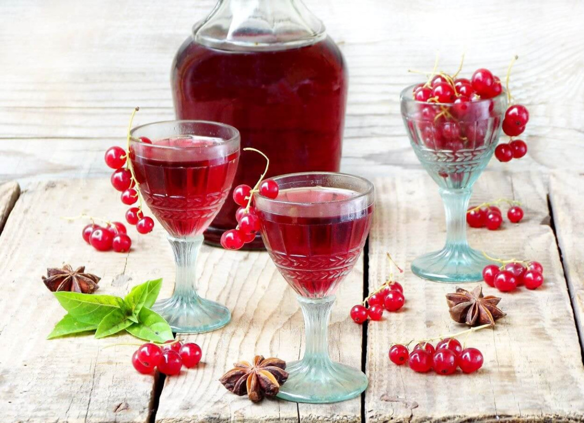 Nalewka z czerwonej porzeczki