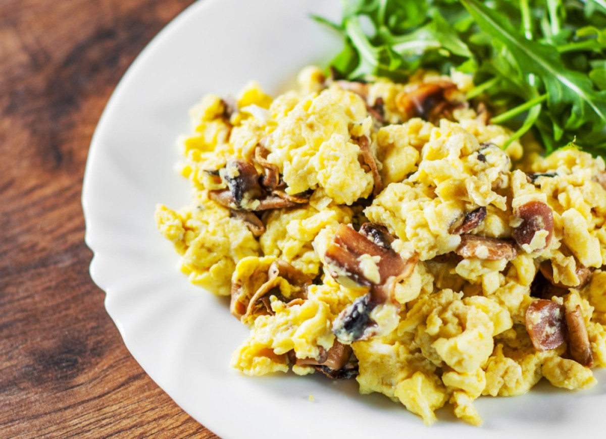 Jajecznica z grzybami