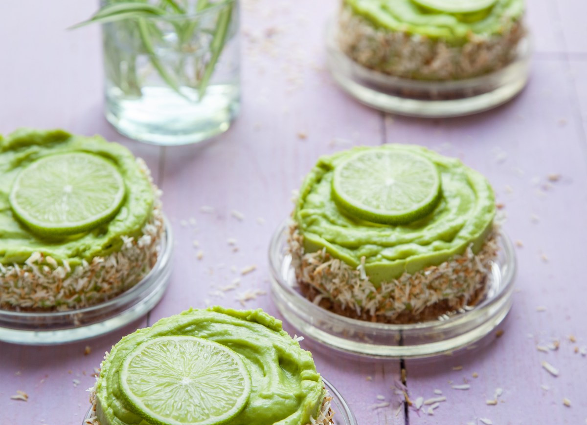 Wegańskie tarty z awokado