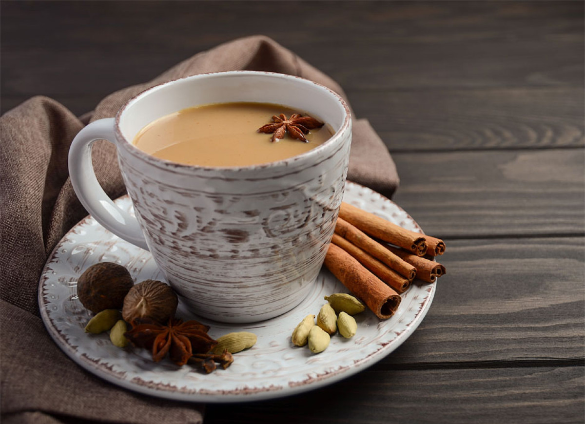 Wegańskie chai masala z mlekiem migdałowym