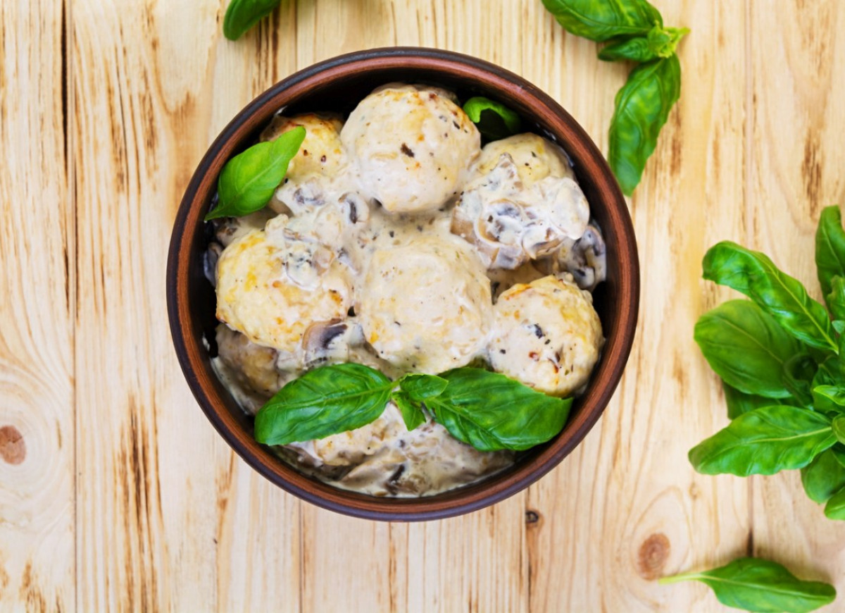 pulpety w sosie pieczarkowym