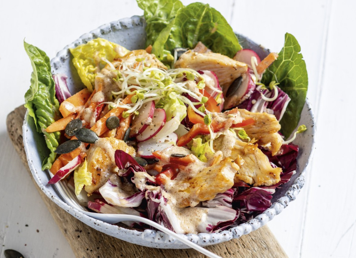Sałatka z gotowanym kurczakiem