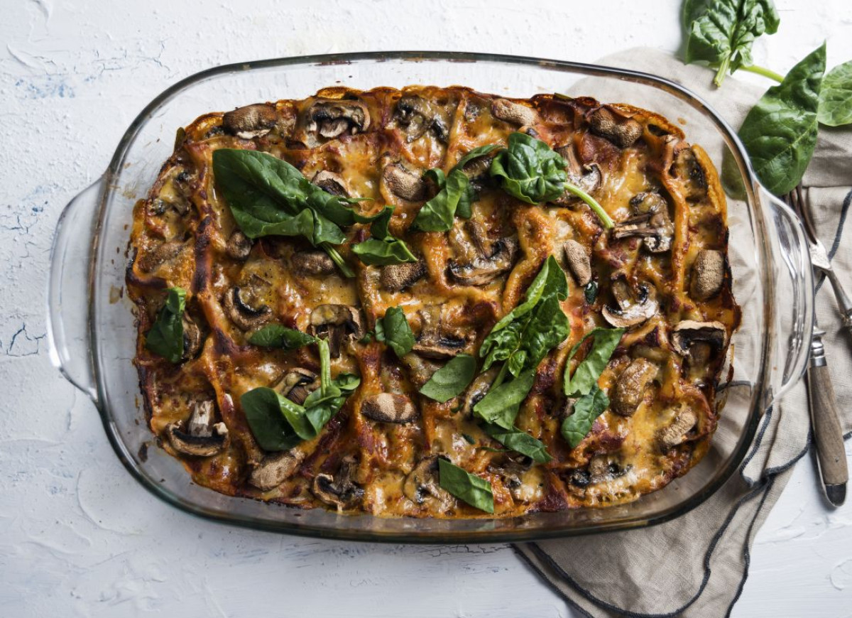 zapiekanka-makaronowa-z-pieczarkami