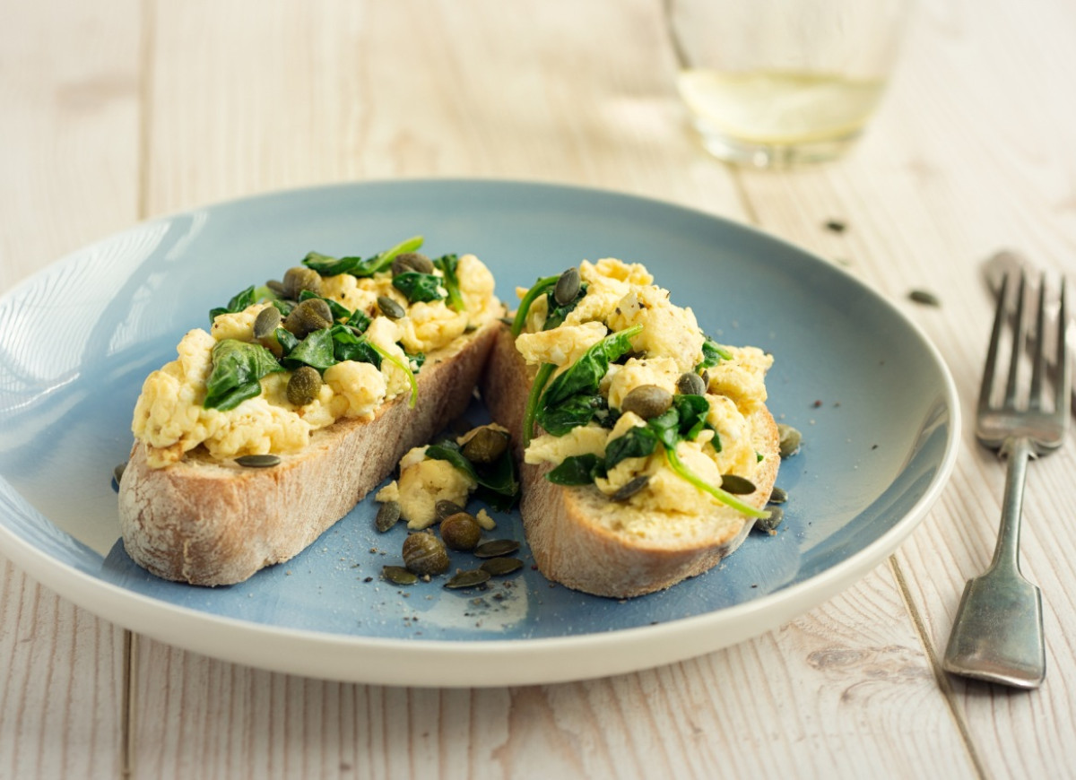 Jajecznica ze szpinakiem