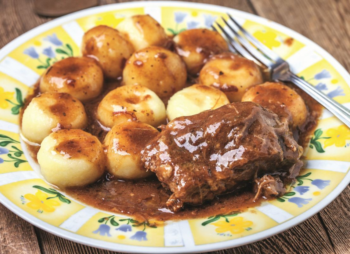 Karkówka duszona w sosie