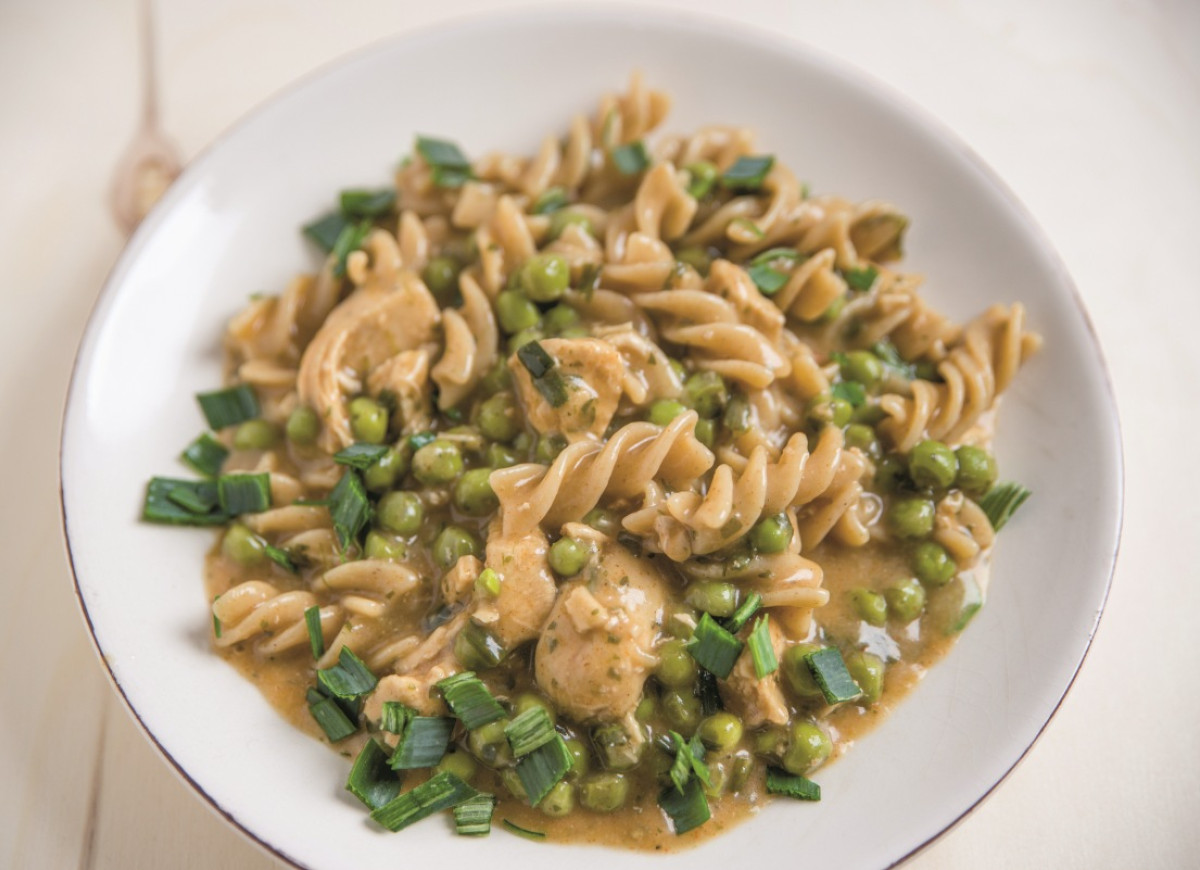 Makaron z kurczakiem i warzywami