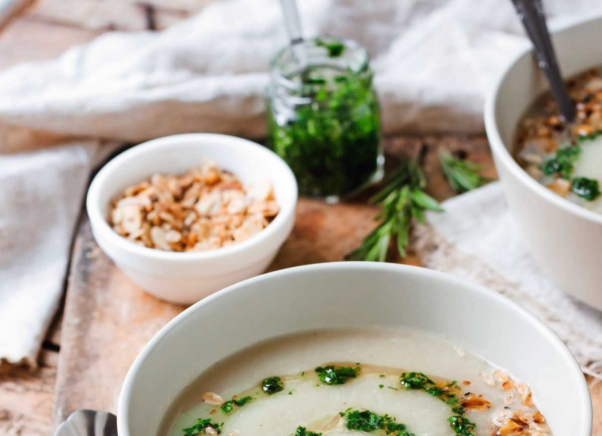 Zupa krem z selera z prażonymi pestkami słonecznika