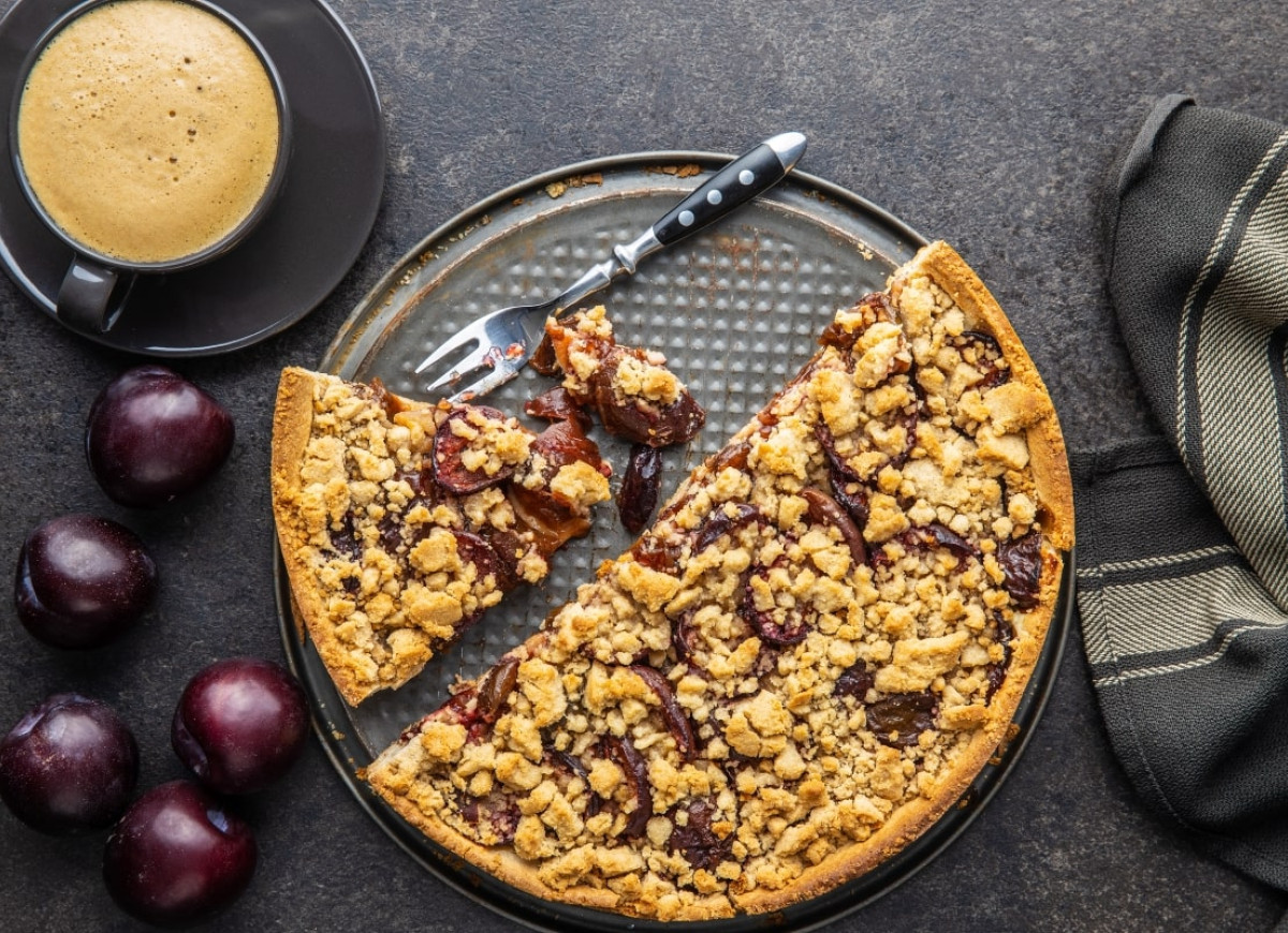 Tarta ze śliwkami i kruszonką