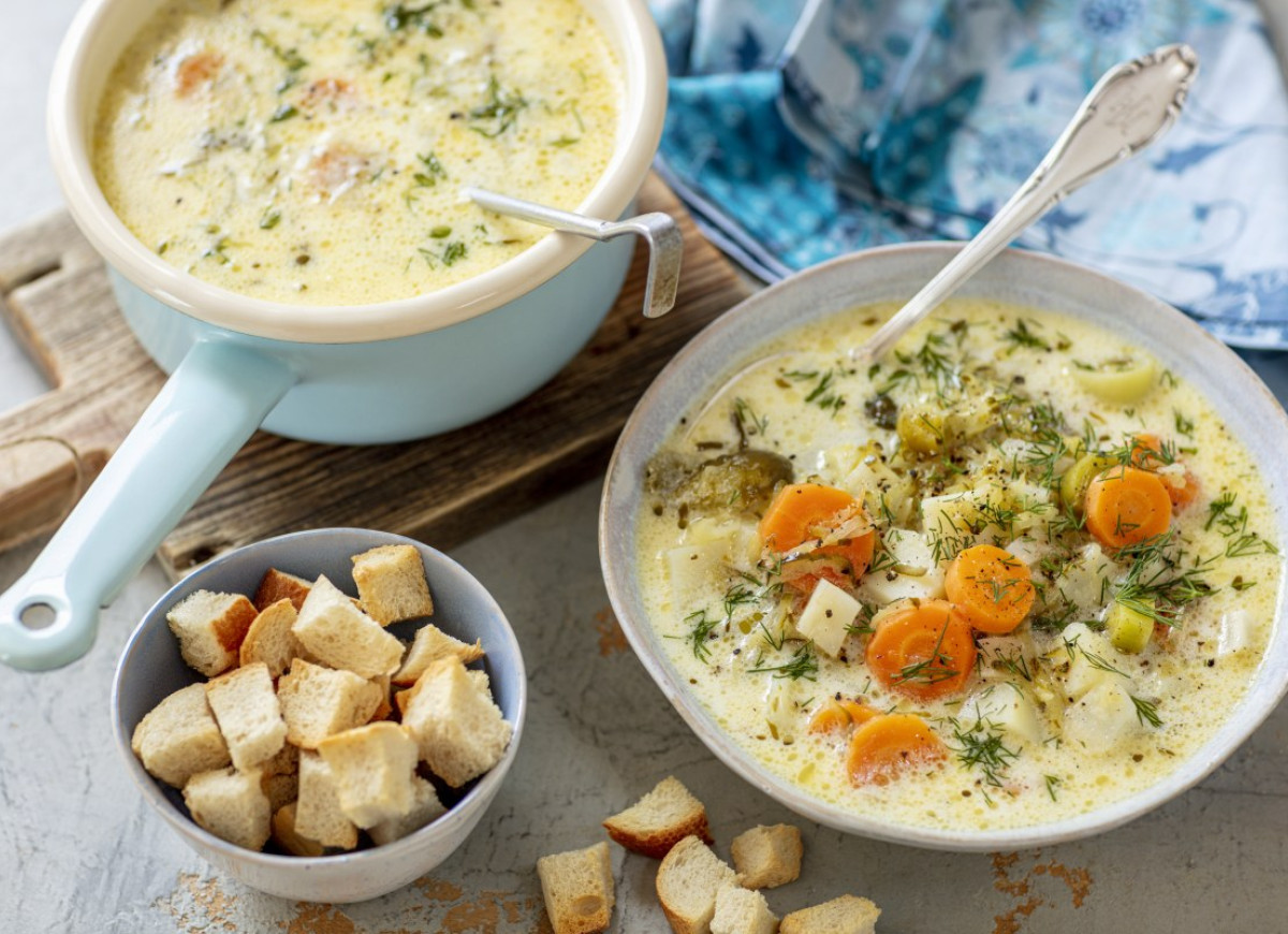 Zupa ogórkowa z ziemniakami