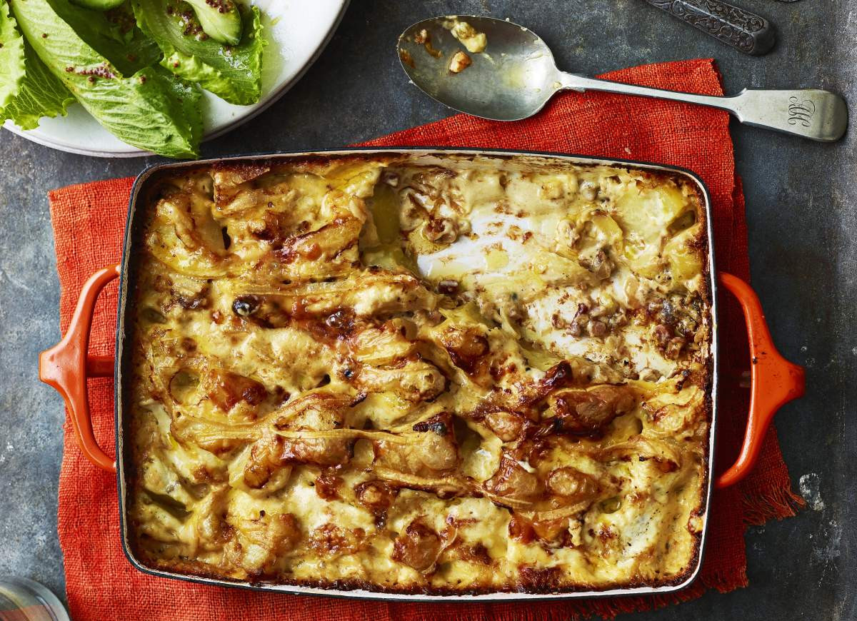 Zapiekanka ziemniaczana z kiełbasą