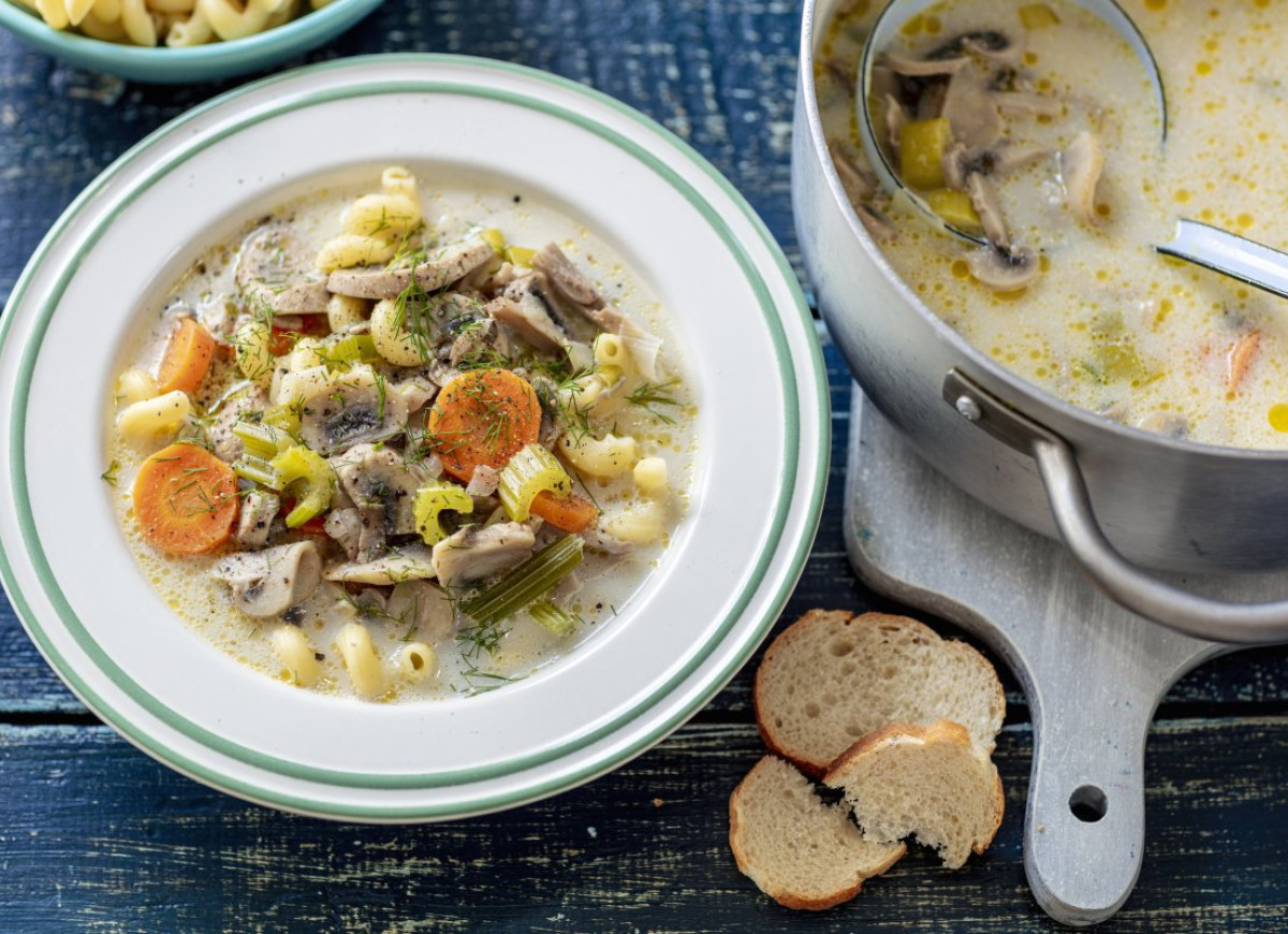 Zupa pieczarkowa z makaronem