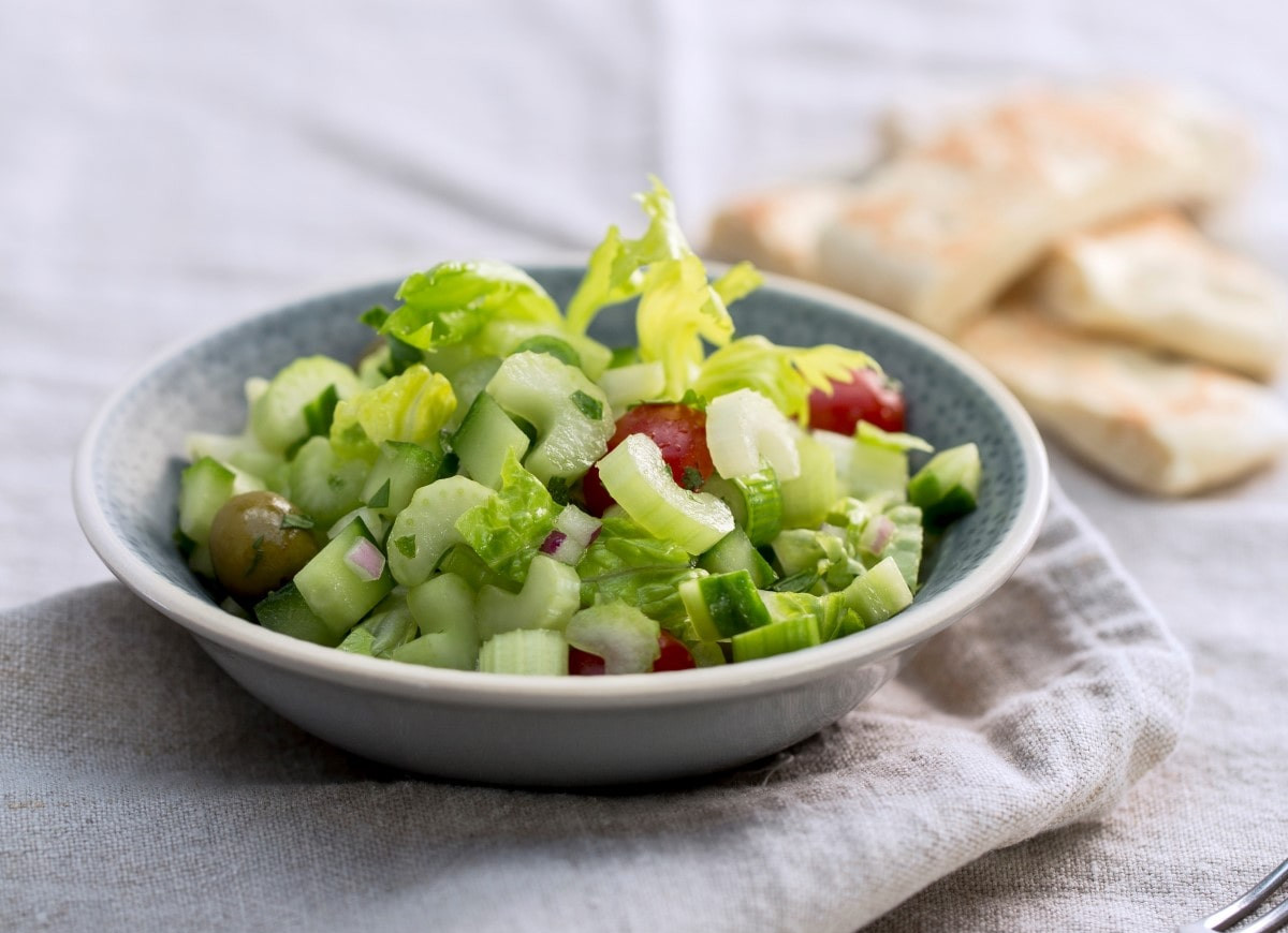 Surówka z sałaty lodowej