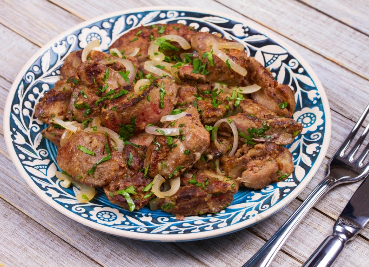 Wątróbka z cebulką i jabłkiem