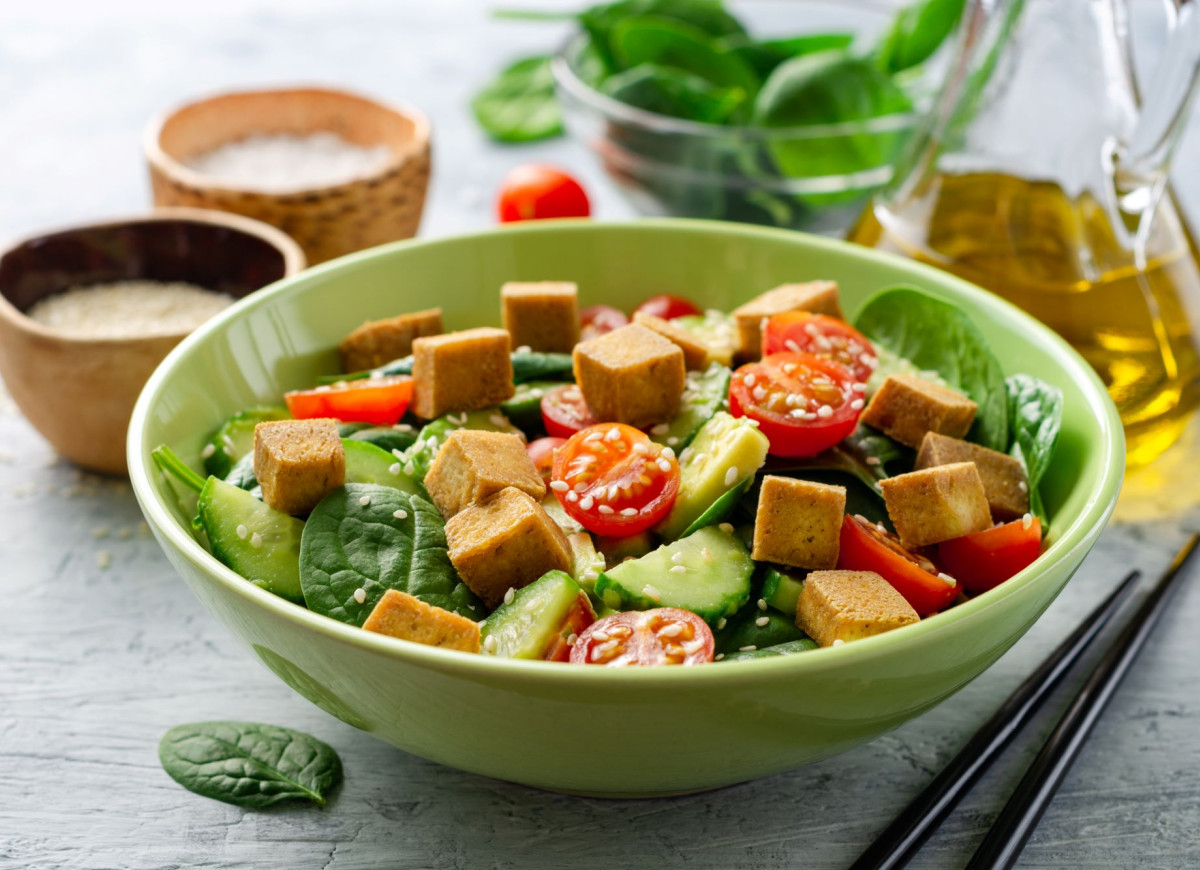sałatka z tofu