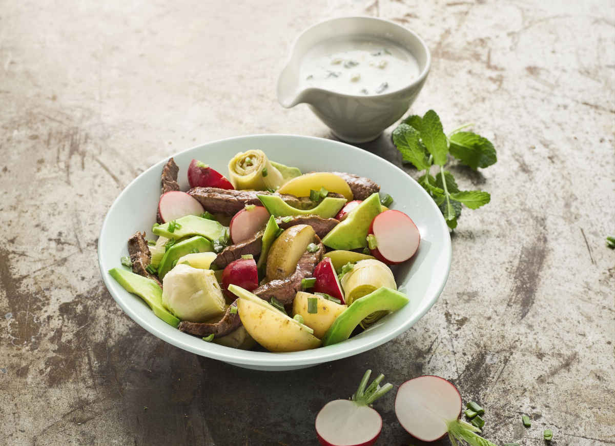 Sałatka z młodych ziemniaków