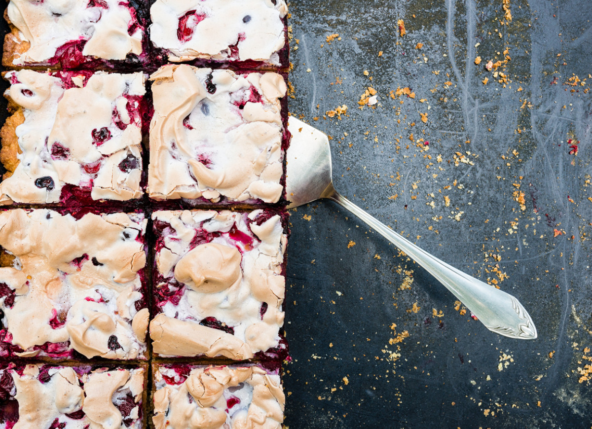 ciasto-wisniowe-z-beza