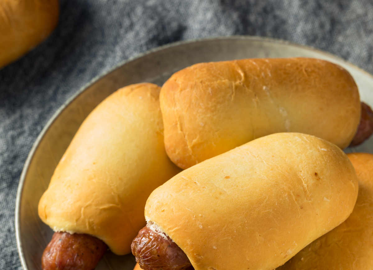 Parówki w cieście drożdżowym