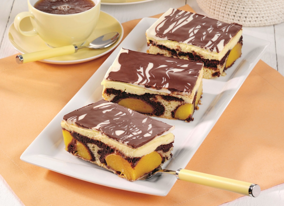 ciasto-czekoladowe-z-brzoskwiniami