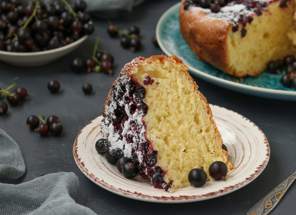 ciasto-drozdzowe-z-porzeczkami