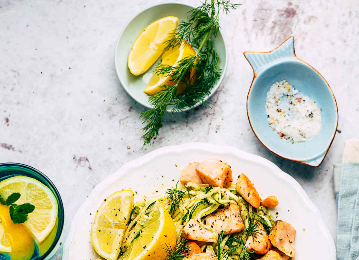 Makaron z cukinią i łososiem