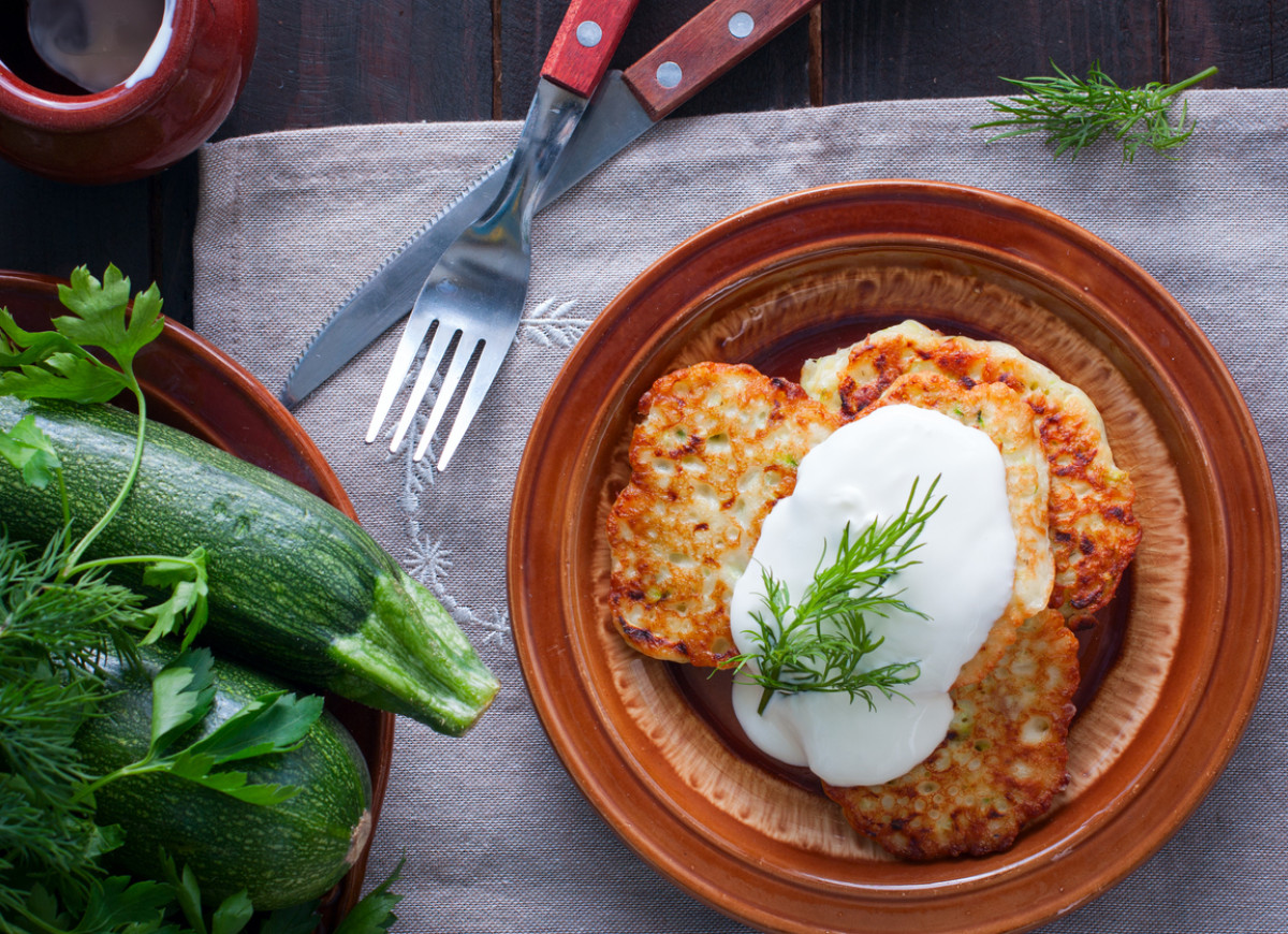 placki z cukinii ze śmietaną