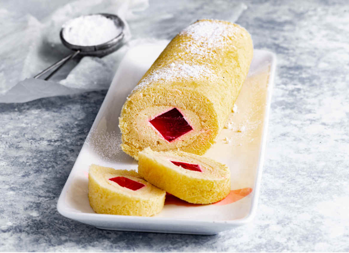 Rolada z kremem i galaretką