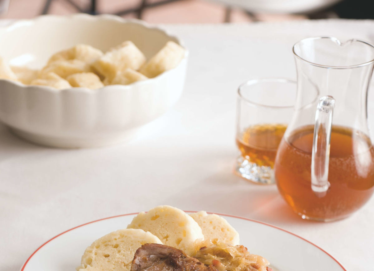 Knedliki z karkówką i kapustą (bułczane)