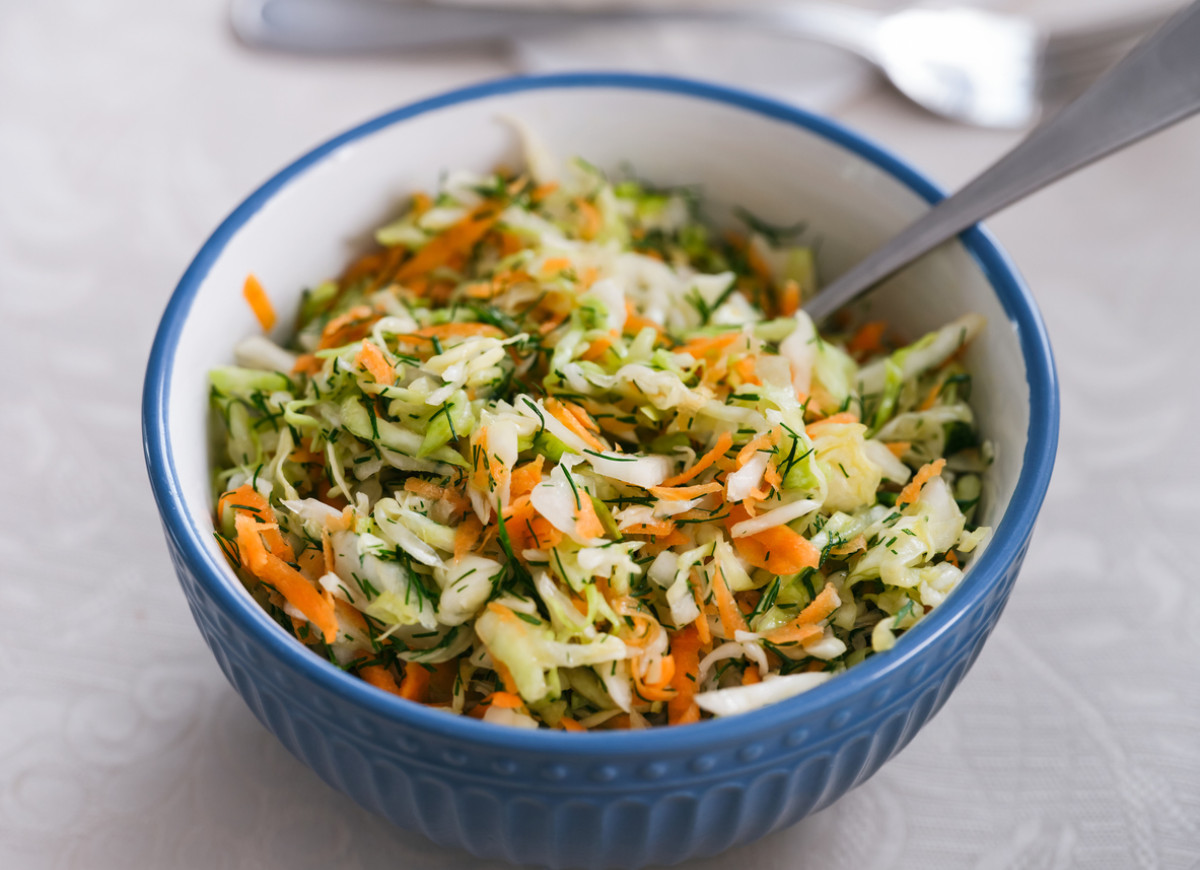 Surówka z białej kapusty