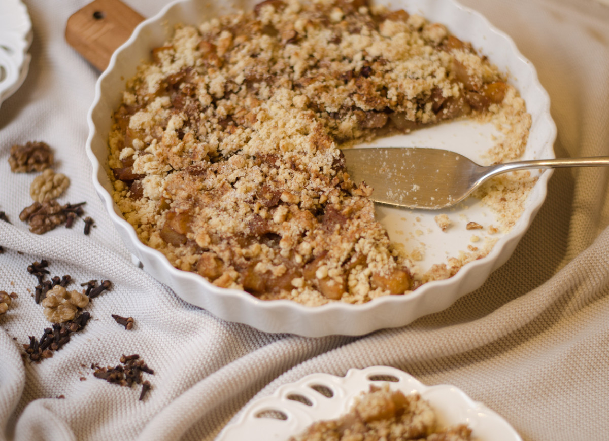 Szarlotka z orzechami