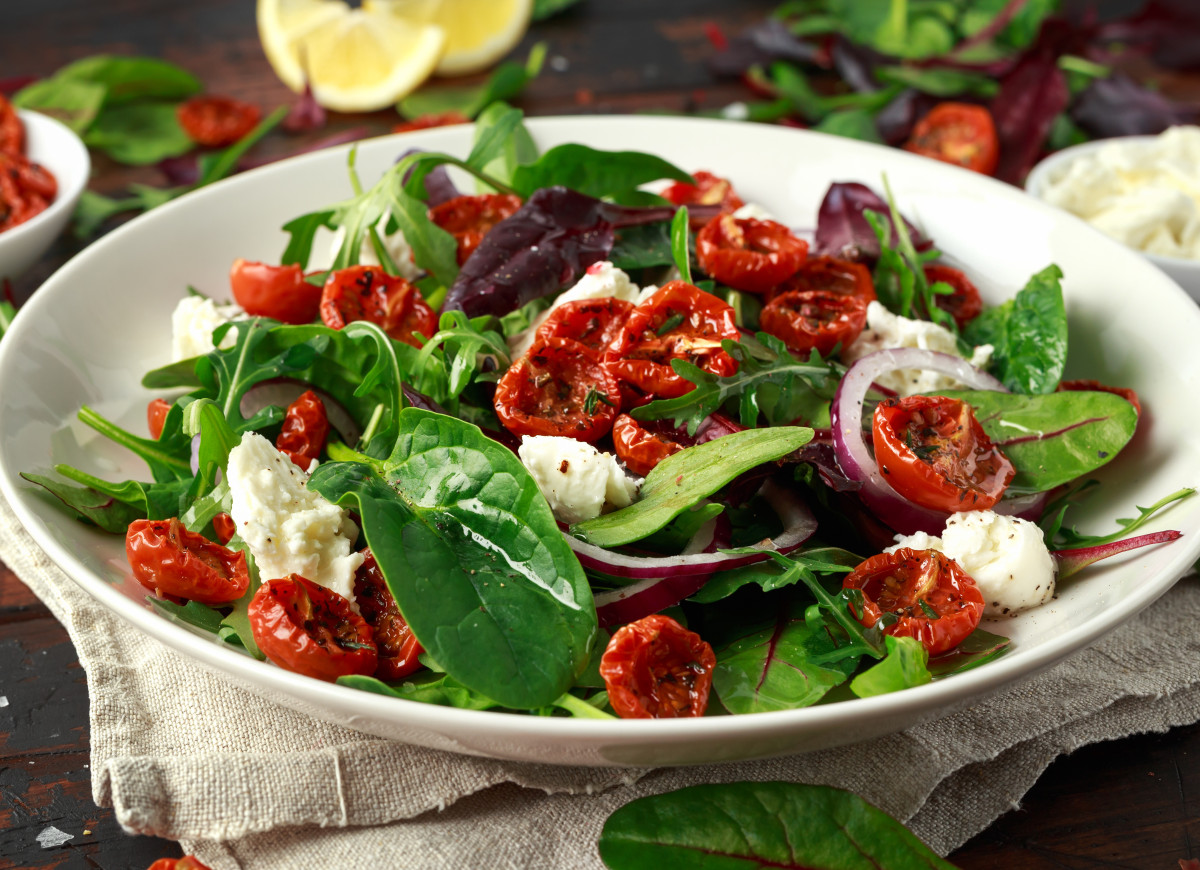 sałatka z suszonymi pomidorami