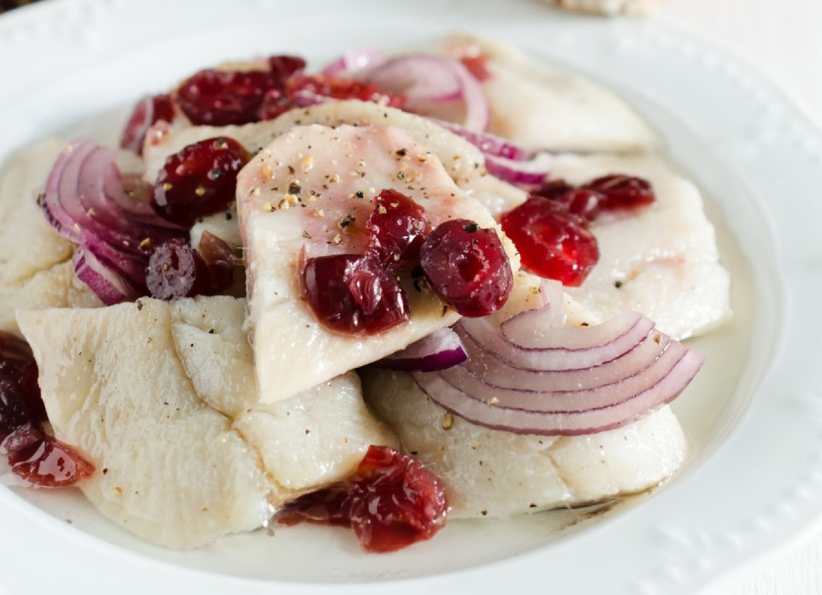 Śledzie z żurawiną