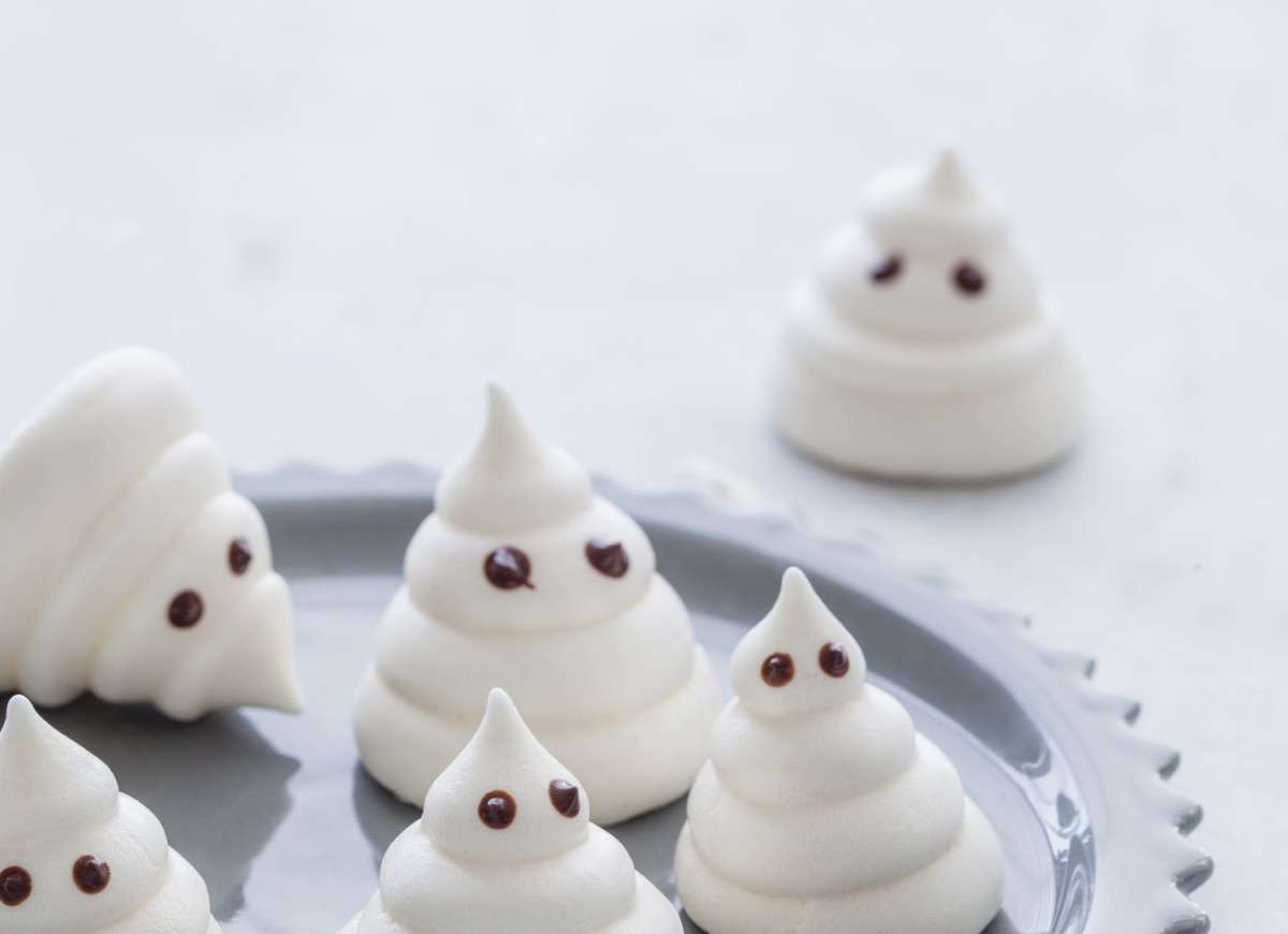 Słodycze na Halloween - bezowe duszki