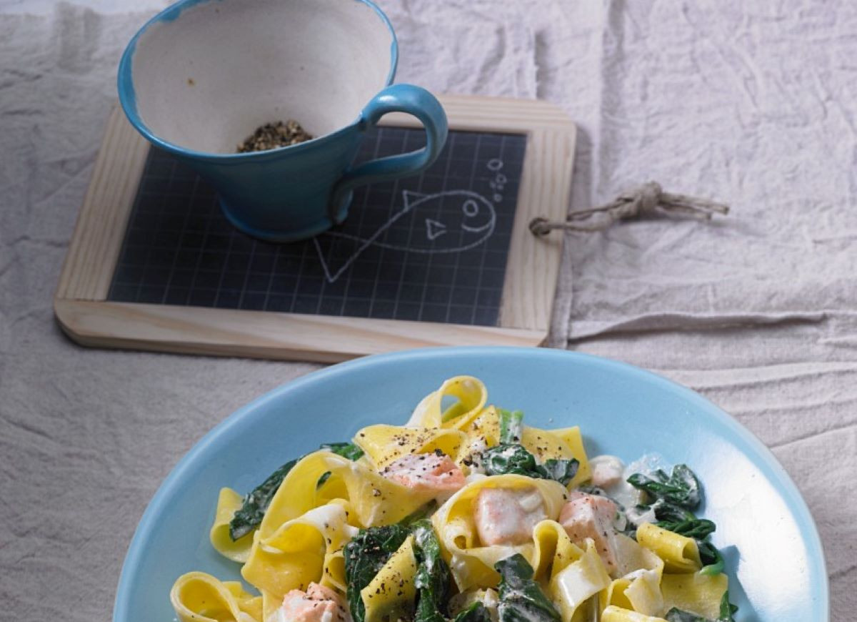 Makaron z łososiem i szpinakiem