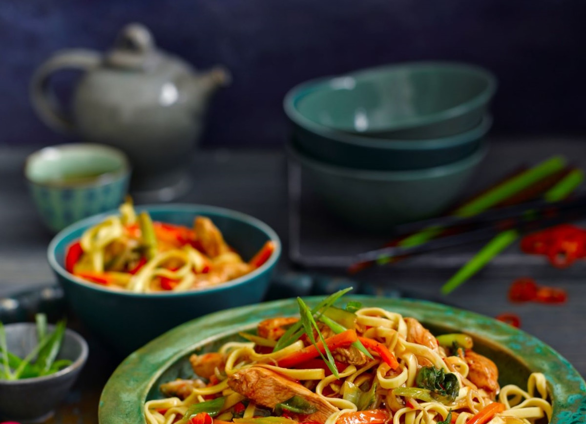 makaron chow mein