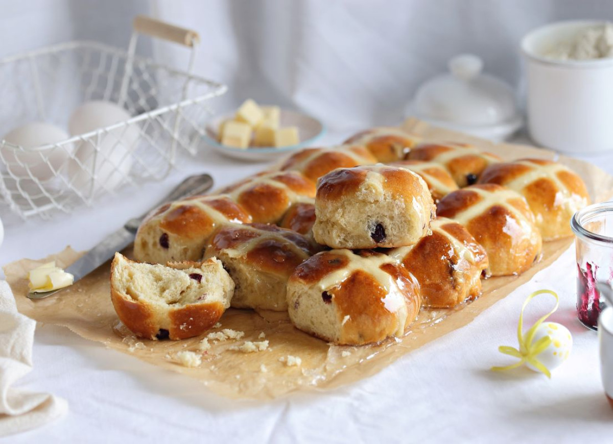 Hot cross buns