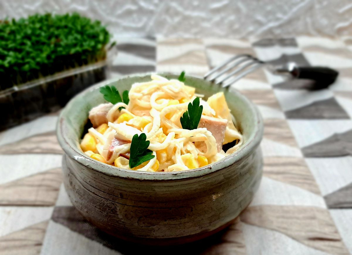 Sałatka z ananasem i selerem