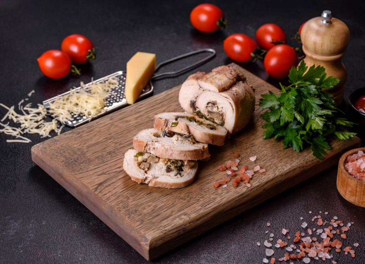 rolada z kurczaka z pieczarkami