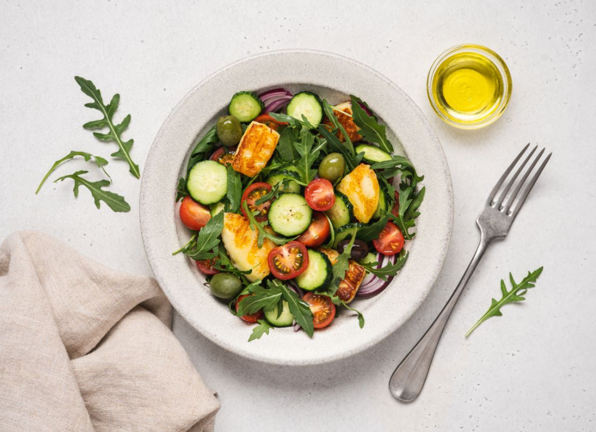 Sałatka z serem halloumi