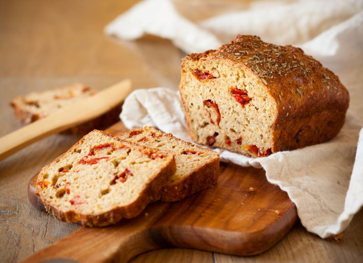 Chleb z suszonymi pomidorami