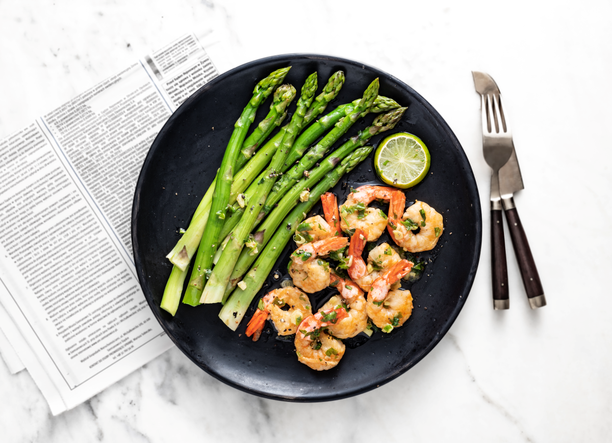 Krewetki ze szparagami