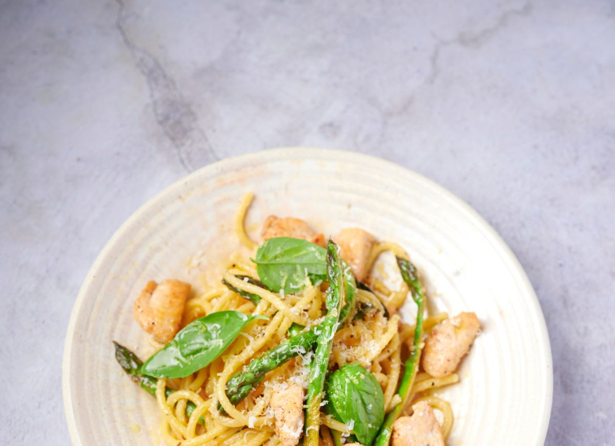 Makaron z kurczakiem i szparagami