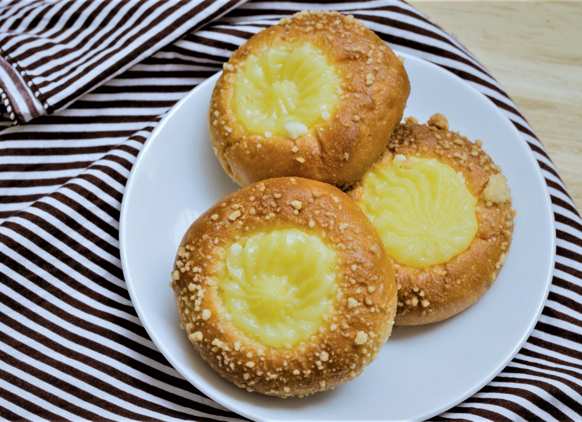 Bułeczki drożdżowe z budyniem