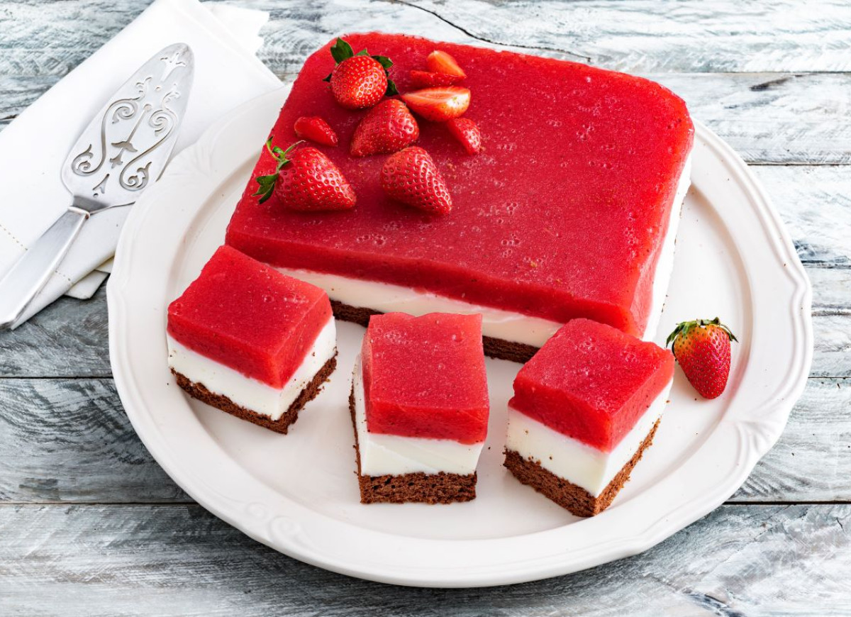 Ciasto z musem truskawkowym