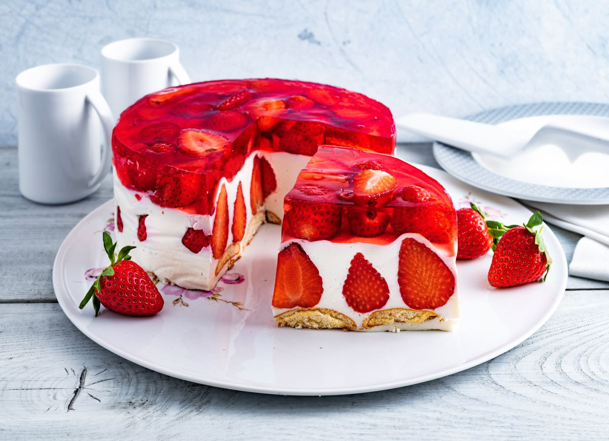 Sernik na zimno z truskawkami