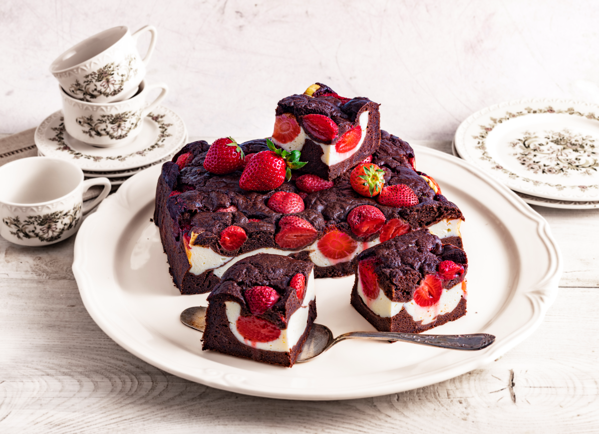 Sernikobrownie z truskawkami