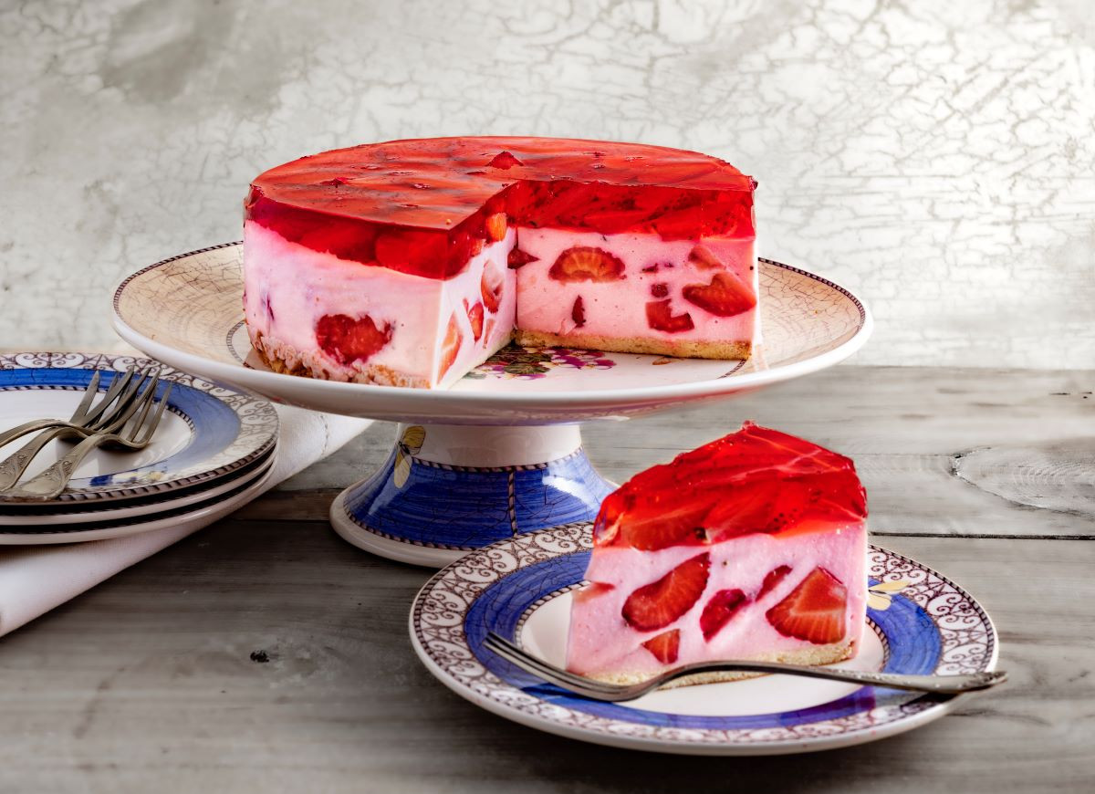 Śmietanowiec z truskawkami