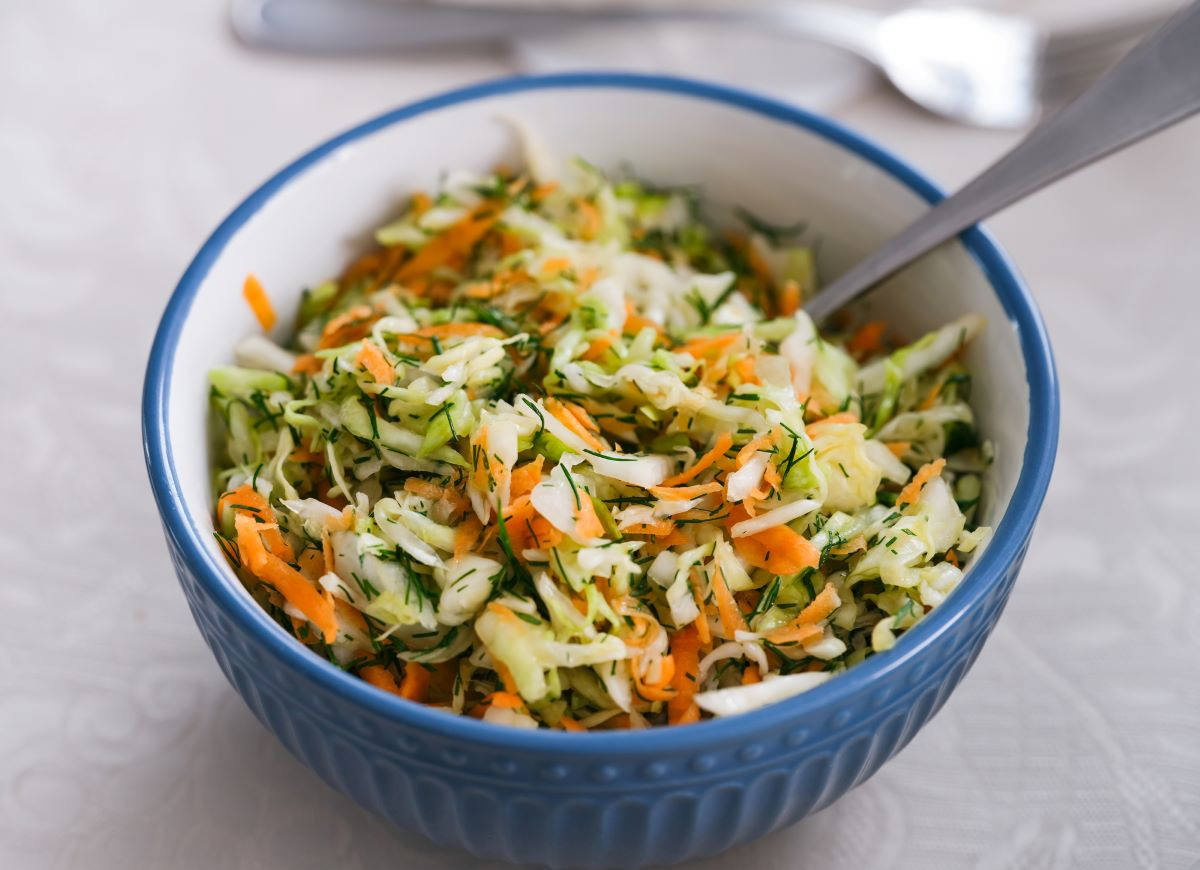 surówka z młodej kapusty