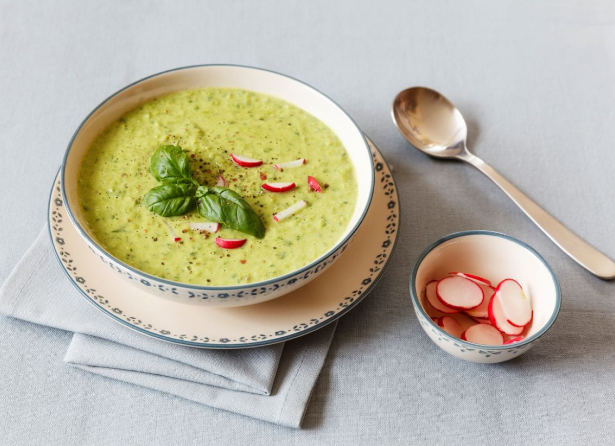 Zupa z liści rzodkiewki